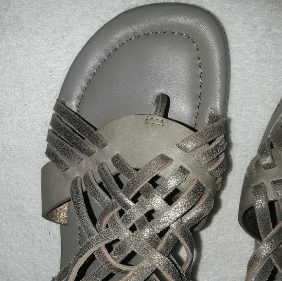 Cynthia Vincent | Weaved Braided Grey Silver Leather Sandals Size 7.5 Women's - Picture 6 of 12